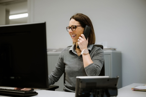 Telefonisch und per E-Mail Telefonisch und per E-Mail
